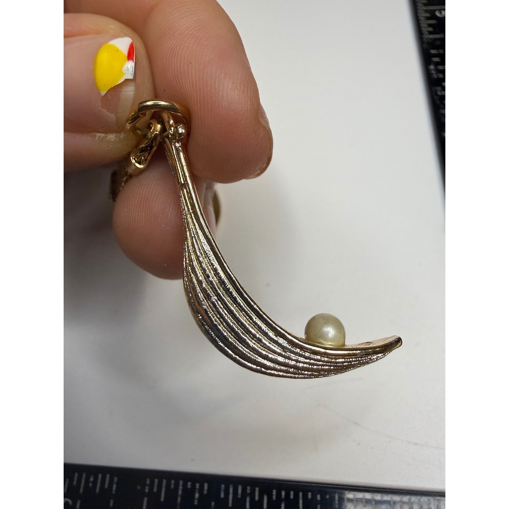 Gold Tone Mesh Chain Keychain with Faux Pearl Horn Charm Accessory